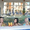 Bedeckte Becken und Jacuzzi in Aqua Spa Wellness Hotel Cserkeszolo