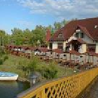 Fûzfa Hotel und Erholungspark Poroszló – Halbpensionspakete zum Aktionspreis im Hotel Fûzfa und in Holzhäusern