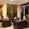 Aqua-Spa Wellness Hotel Cserkeszolo - Elegantes Lobby und Drink Bar