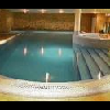 Inneres Schwimmbecken im Echo Residence All Suite Luxury Hotel in Tihany, am Balaton