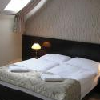 Hotel Narad Park in Matraszentimre - bequemes Zweibettzimmer des Hotels im Wald