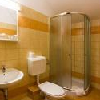 Im Hotel Juniperus renoviert, schönes Bad in Kecskemet